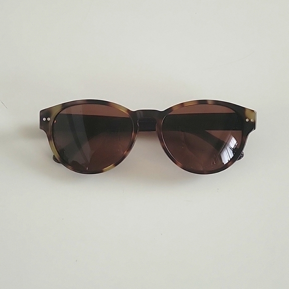 Other - Tortoise acetate classic round sunglasses